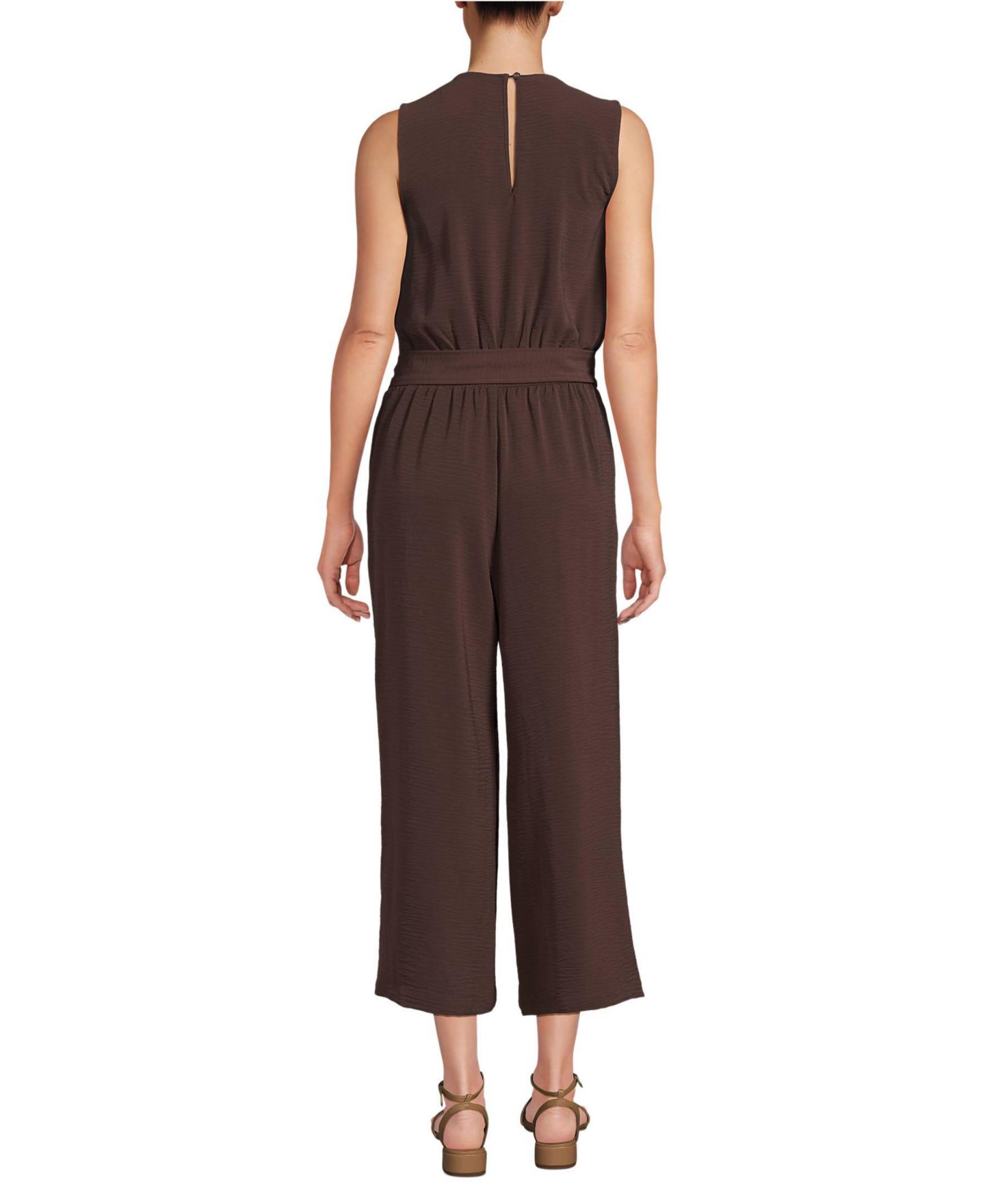 Женский комбинезон Lands' End Petite Sleeveless Creaseless Wrap Jumpsuit with Smocked Waist, цвет: Насыщенный коричневый — фото 2