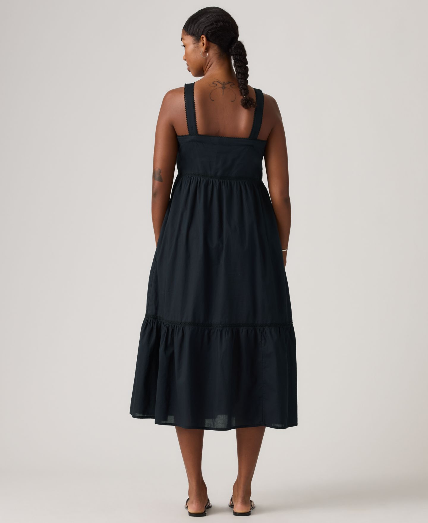 Женское платье Levi's Premium Mimi Square Neck Tiered Midi, цвет: Антрацитовый ночной — фото 4