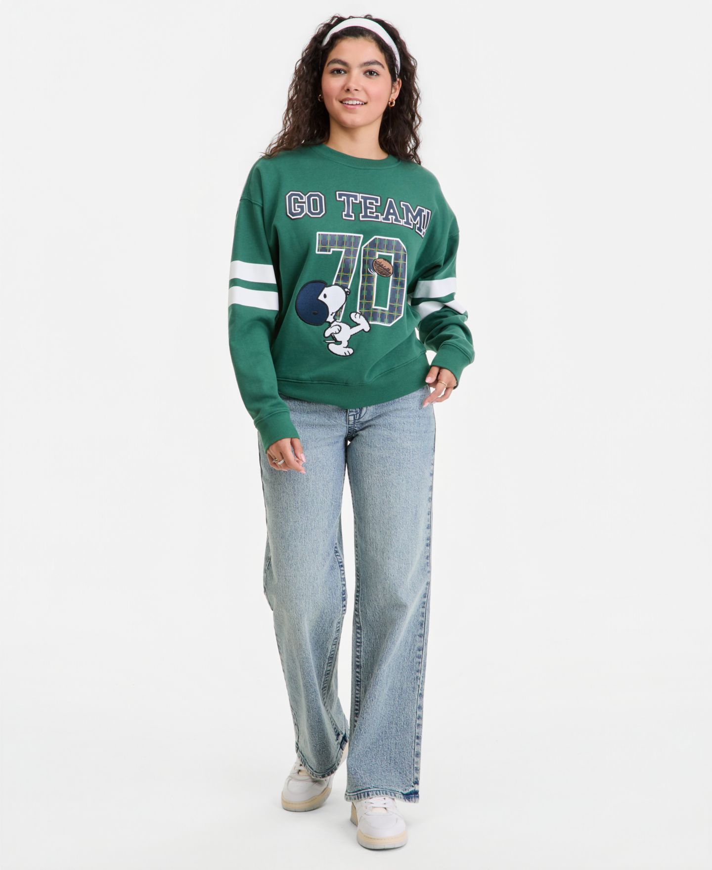 Женский свитшот Peanuts Juniors' Snoopy Go Team Fleece, цвет: Тёмно-зелёный — фото 4