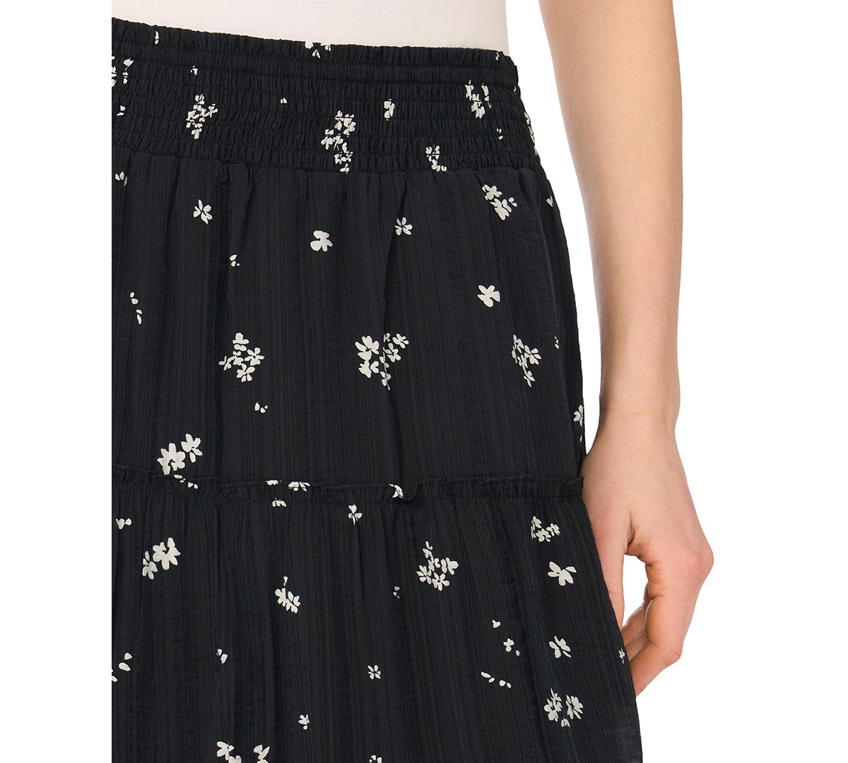 Женские юбки Vince Camuto Women's Smocked Waist Tiered Maxi Skirt — фото 4
