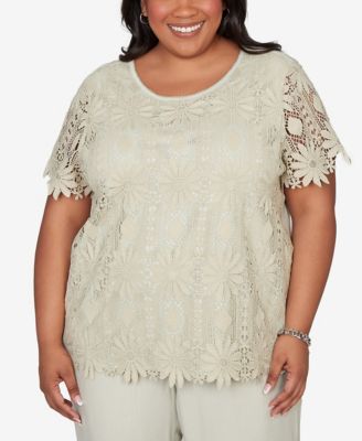 Plus Size Vintage Charm Floral Lace Short-Sleeve T-Shirt