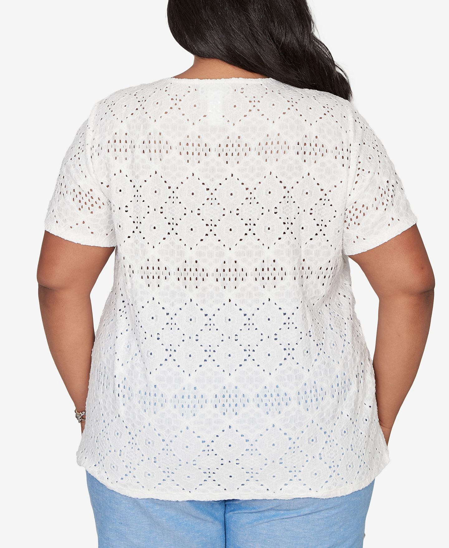 Женская футболка Alfred Dunner Plus Size Vintage Charm Solid Eyelet Split Beaded Neck, цвет: Белый — фото 6