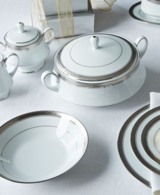 Crestwood Platinum Dinnerware Collection