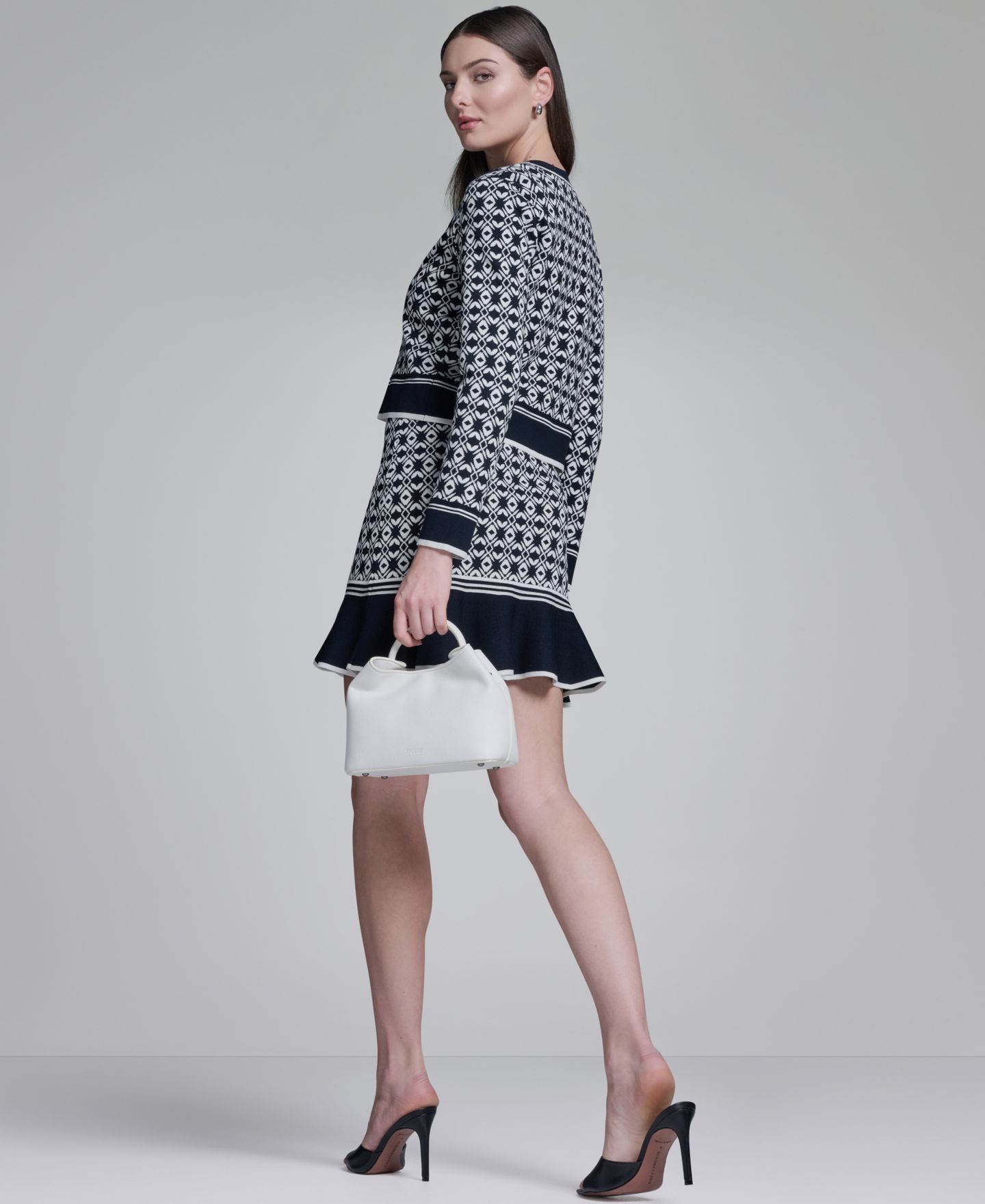 Женская куртка BCBG Printed Crewneck Sweater Jacket, цвет: Глубокий морской / Белый — фото 9