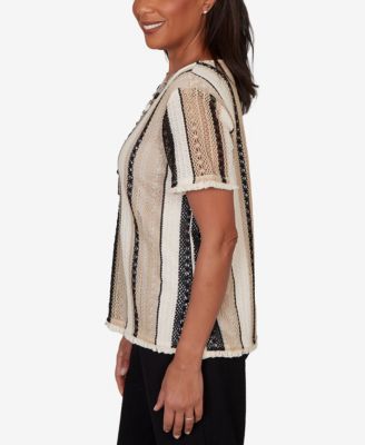 Petite Detail Driven Textured Spliced Crewneck T-Shirt with Necklace