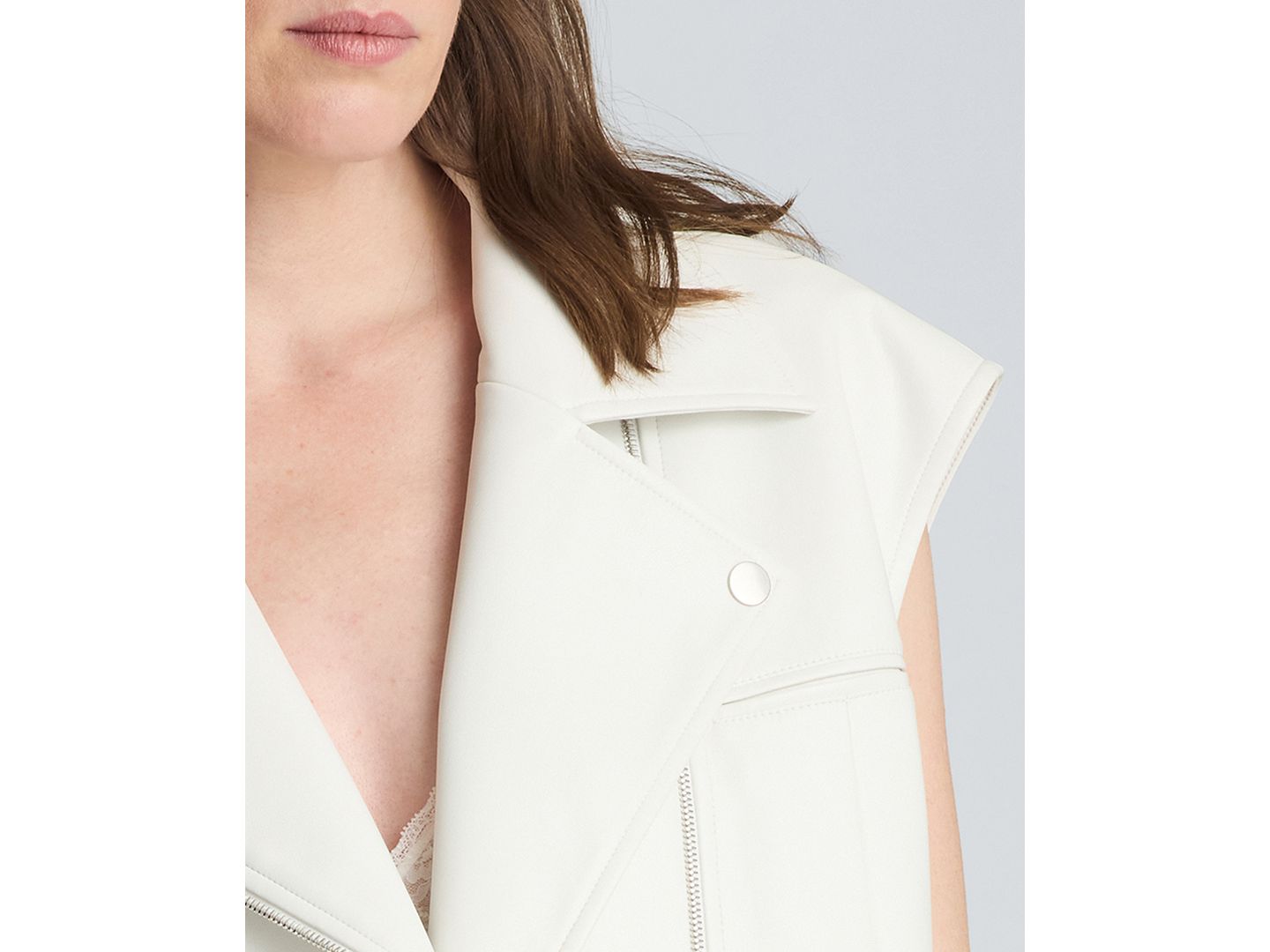 Женский жилет Kenneth Cole Boxy Moto Faux Leather Sleeveless Vest, цвет: Чистый белый — фото 6