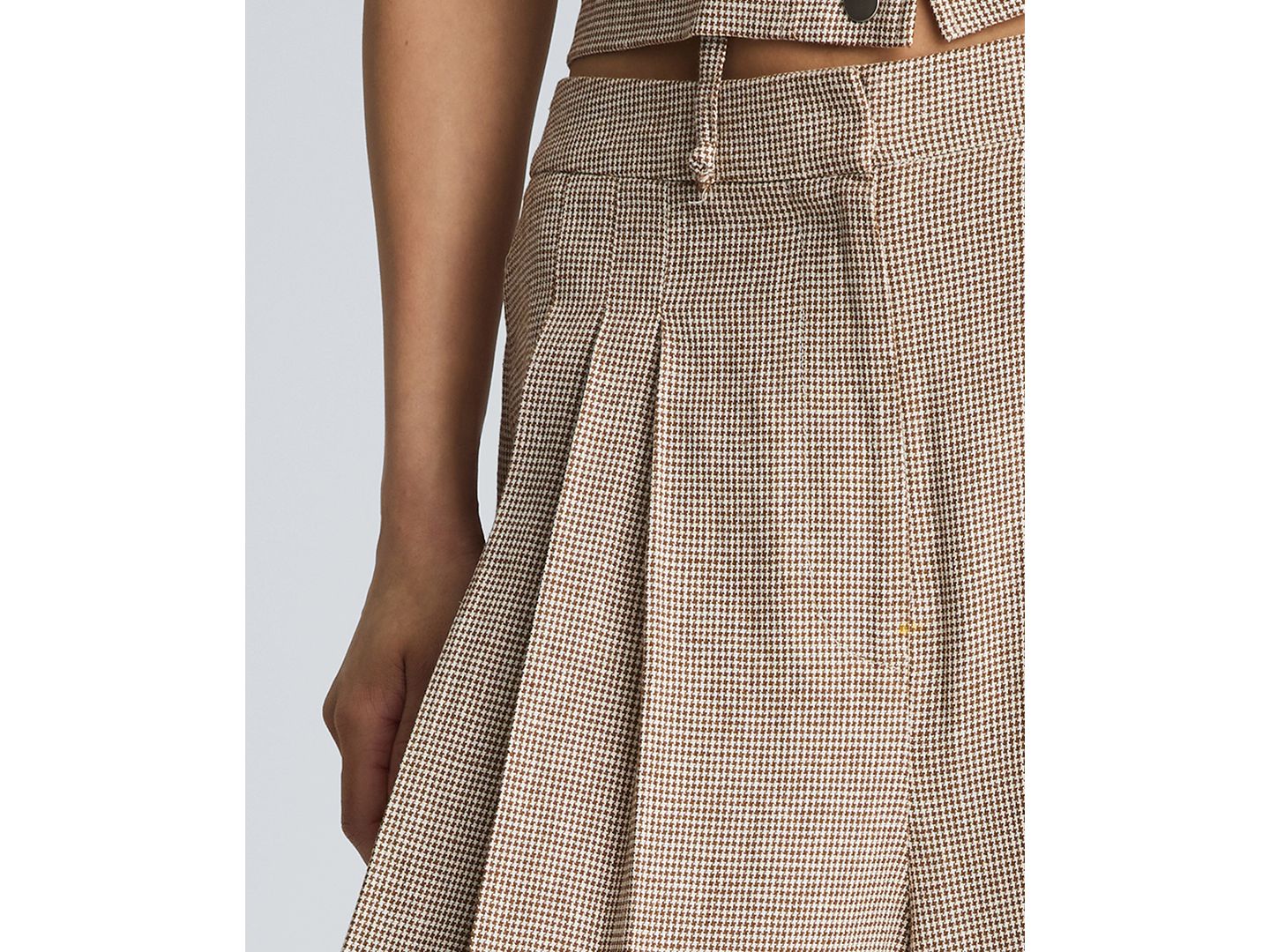 Женские брюки Kenneth Cole Fly Front High Rise Triple Pleated Linen Blend, цвет: Коричневый / Чистый белый — фото 7