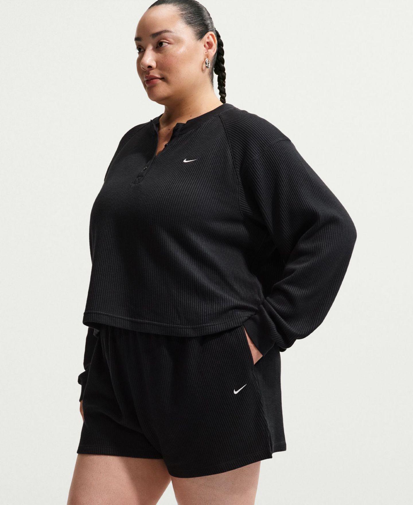 Женские шорты Nike Plus Sportswear Chill Waffle Loose Mid-Rise, цвет: Чёрный / Молочный — фото 2