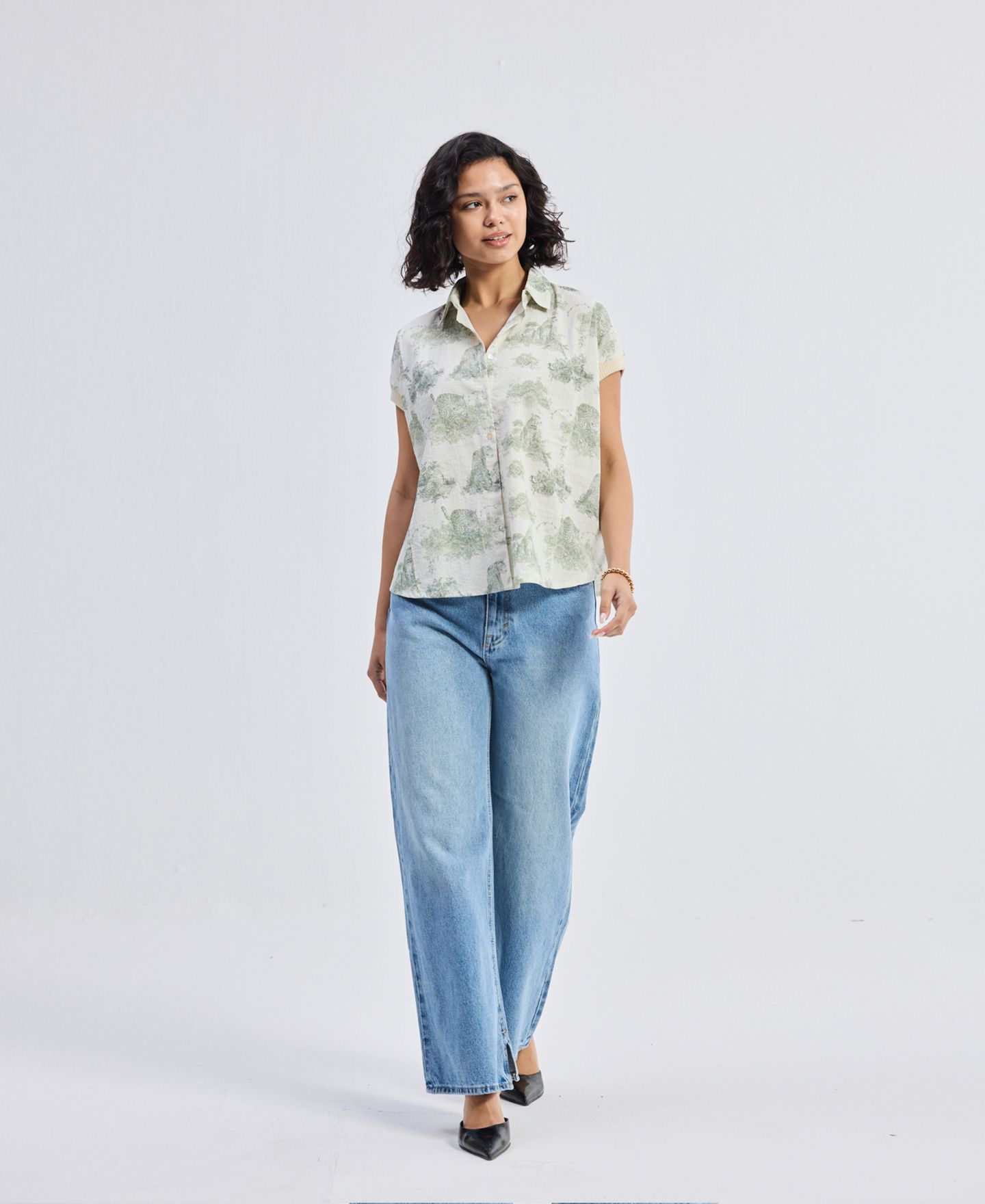 Женская рубашка Reistor Relaxed-fit Button-down in Animal print, цвет: Зелёный — фото 6