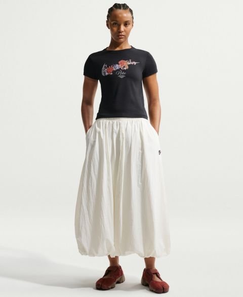 Женская футболка Nike Sportswear Chill Knit Slim Cropped T-Shirt, цвет: Чёрный / Платиновый