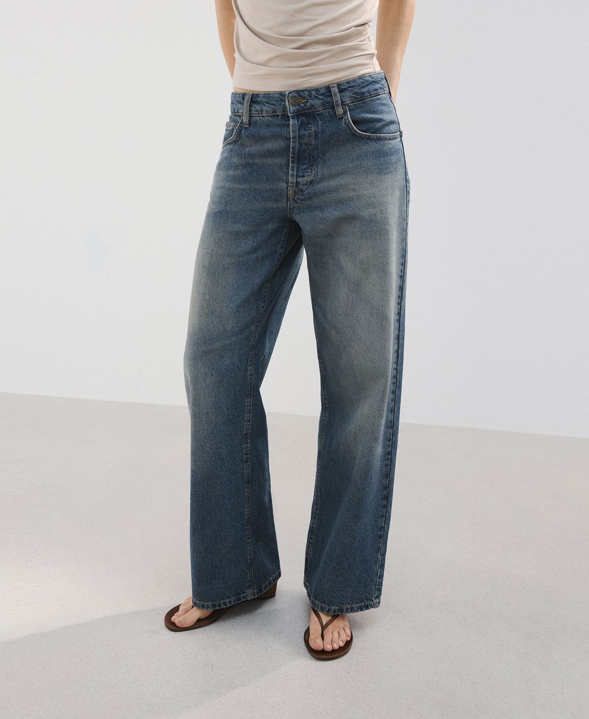 Mango Women's Straight Low-Waist Jeans view 1 — MAYCSS fashion products