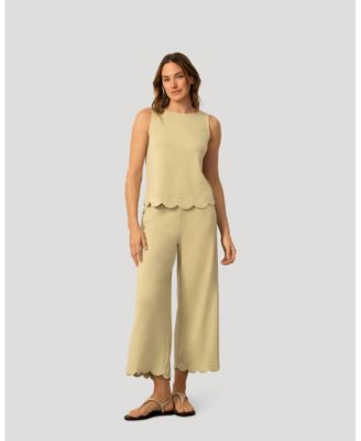 Women's Scallop Trim Top and Capri Pant Set