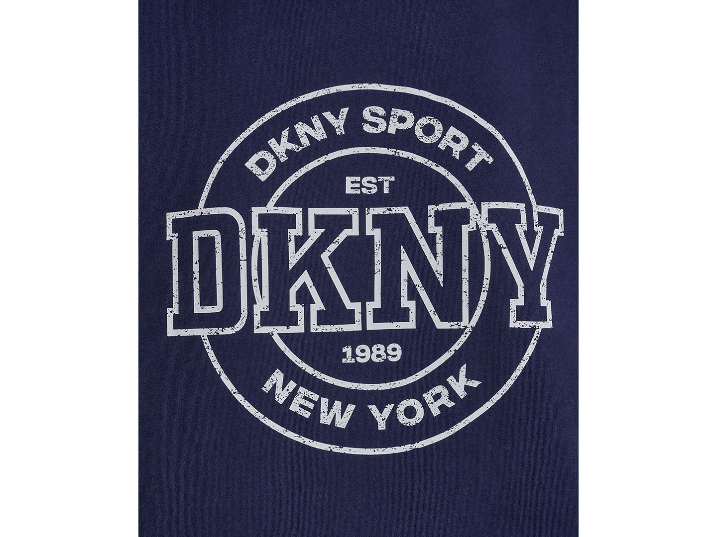 Женская футболка DKNY Sport Collegiate Medallion Logo, цвет: Peacoat — фото 5