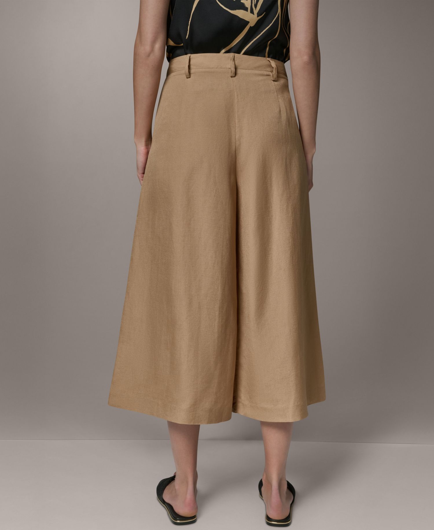 Women's Front Hand Pocket Pleated Pants