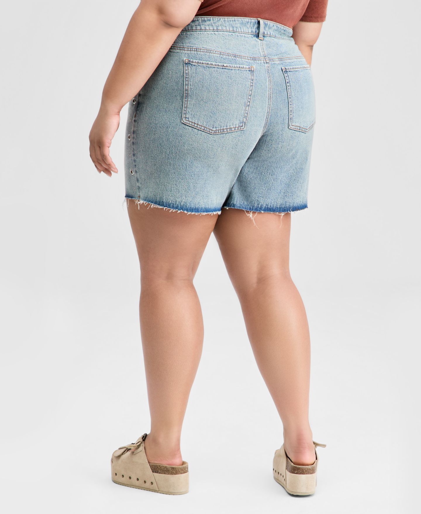 Женские шорты And Now This Plus Studded Raw-Hem Jean, цвет: Синий — фото 4