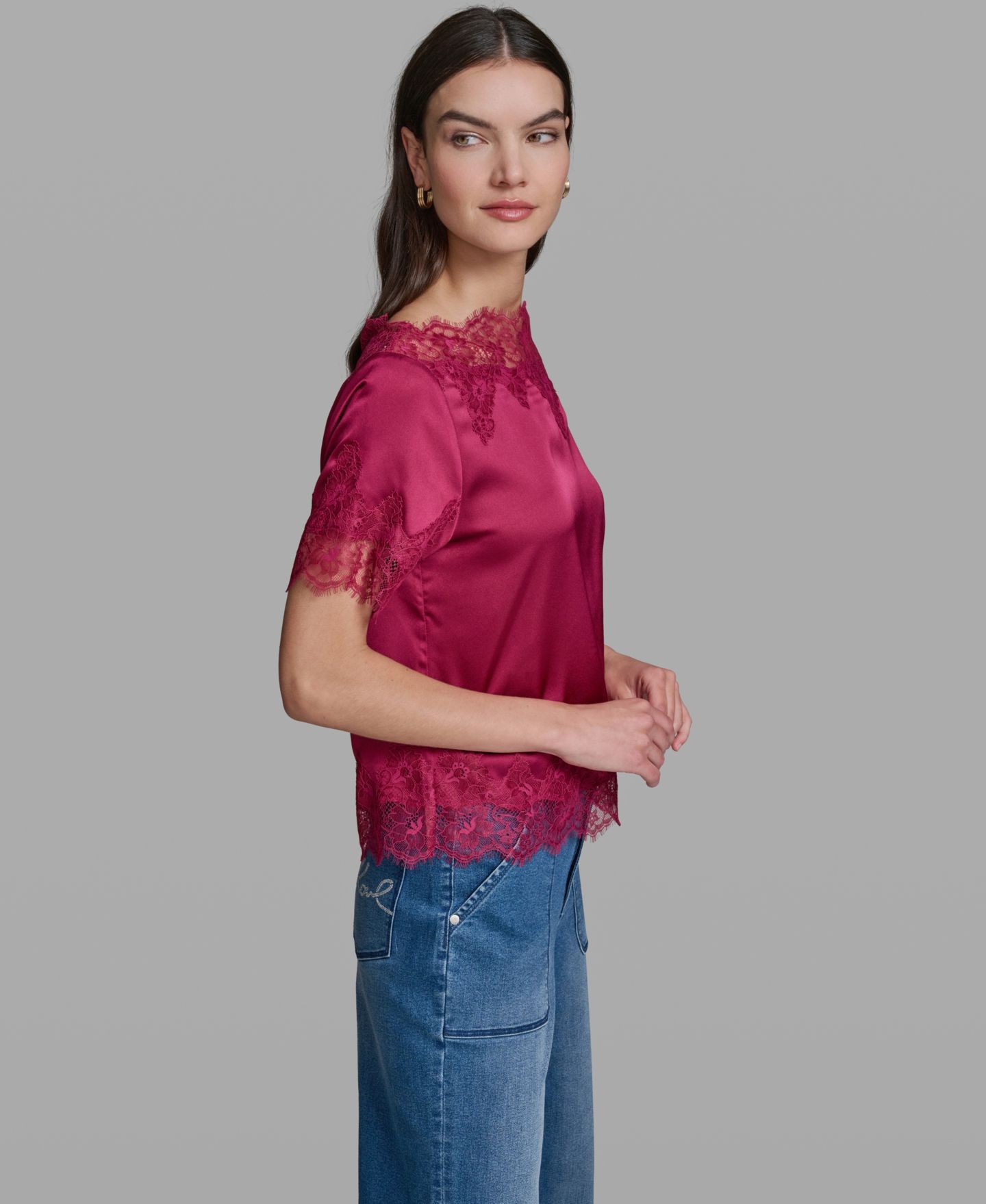Женская блузка KARL LAGERFELD PARIS Short-Sleeve Lace Trim Blouse, цвет: Currant — фото 4