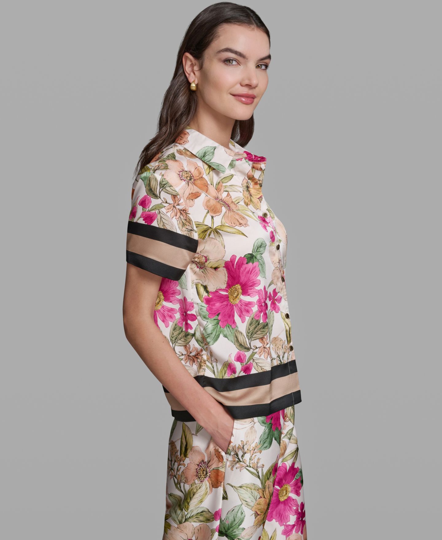 Женская рубашка KARL LAGERFELD PARIS Short-Sleeve Printed Camp, цвет: Бисквитный / Пудровый комбинированный — фото 6