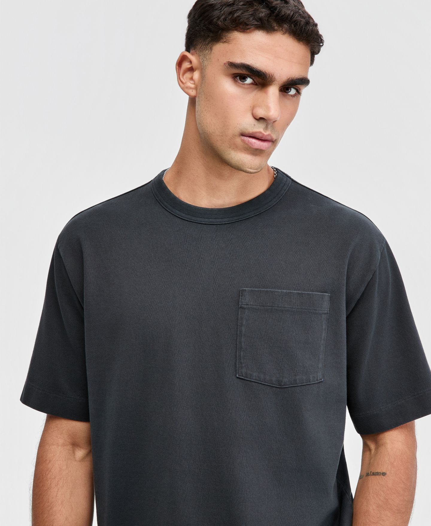 Мужская футболка Mode of One Relaxed-Fit Washed Pocket, цвет: Глубокий чёрный — фото 2