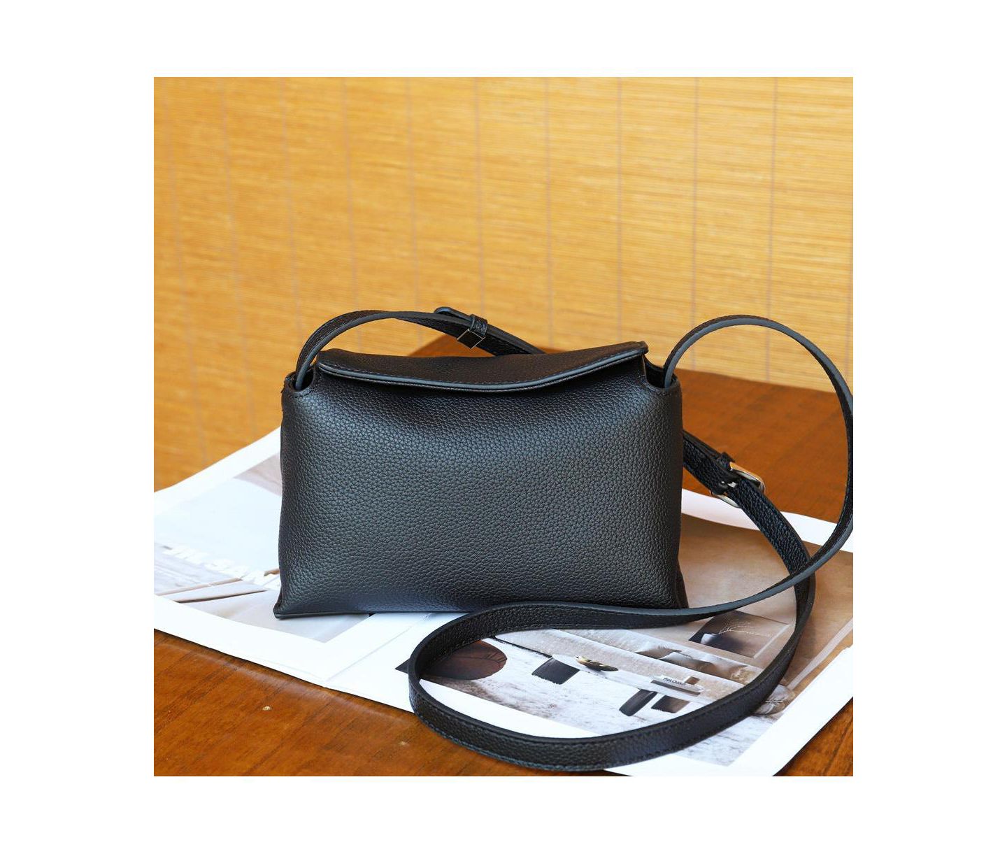 Женская сумка SUSU Ivy Small Pebbled Leather Crossbody Bag Minimalist Shoulder Bag Lightweight Everyday Purse, цвет: Чёрный — фото 4