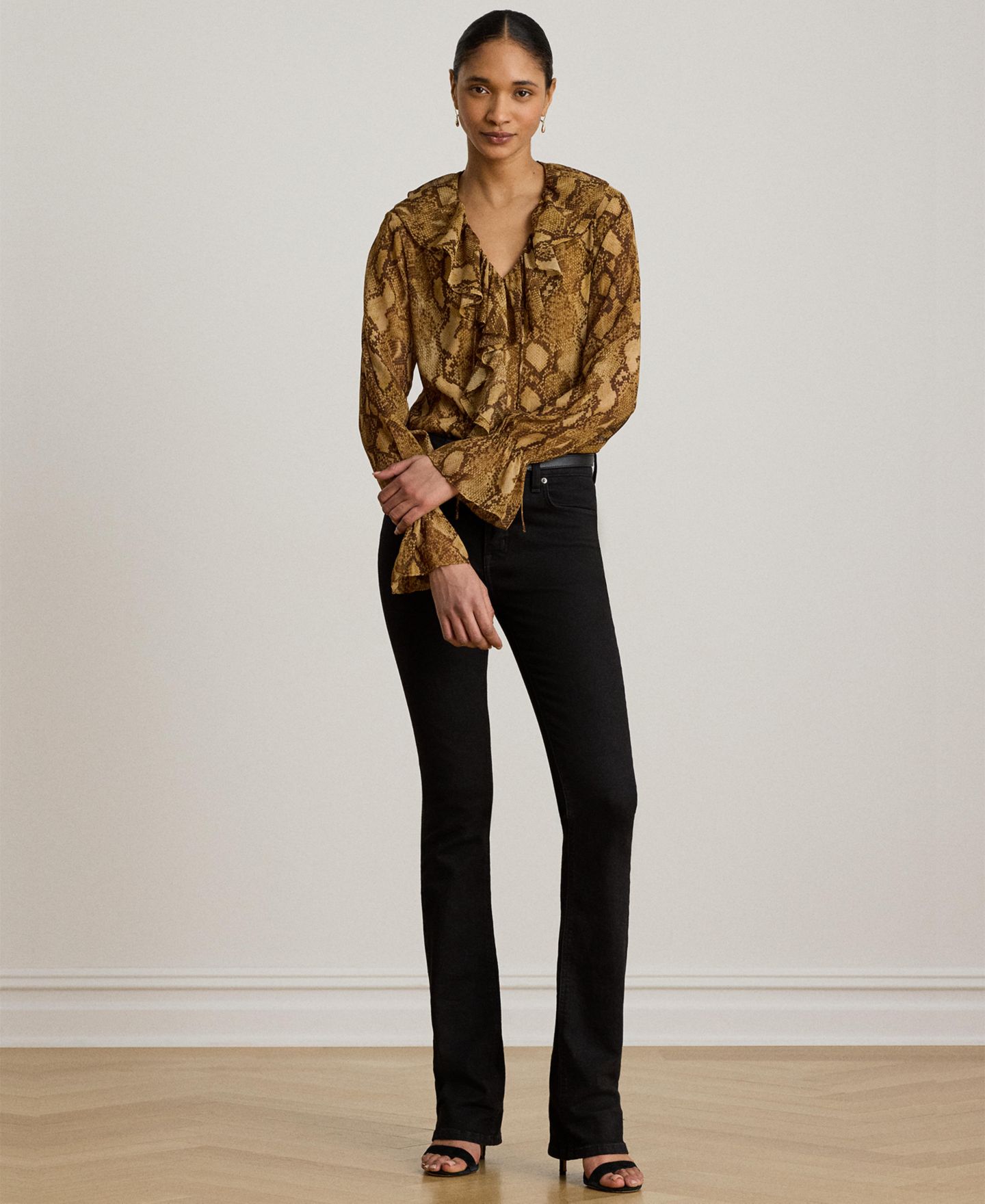 Женская блузка Lauren Ralph Lauren Ruffle-Trim V-Neck Blouse, цвет: Рыжевато-коричневый разноцветный — фото 2