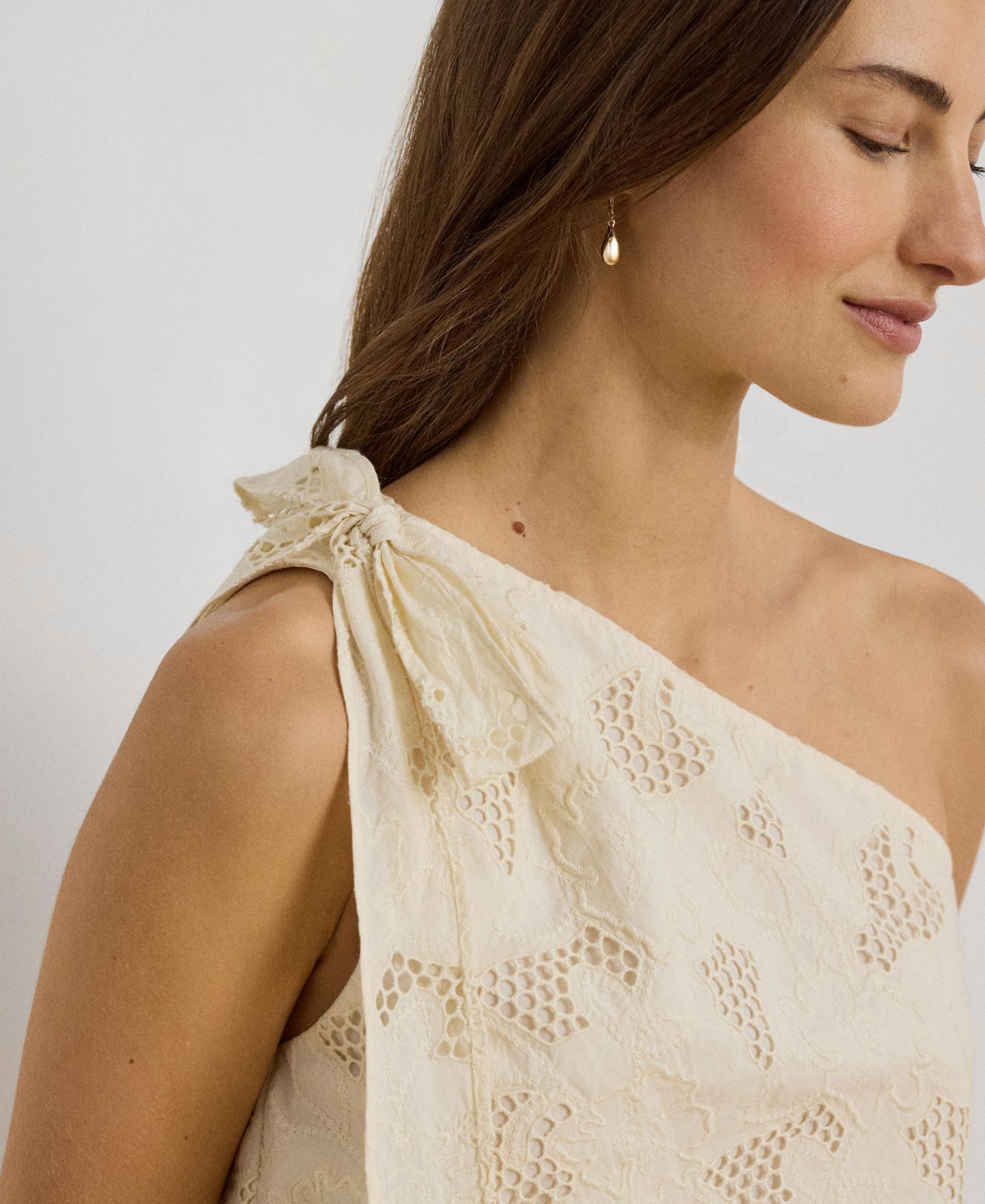 Женская блузка Lauren Ralph Lauren One-Shoulder Tie Detail Blouse, цвет: Кремовый — фото 4