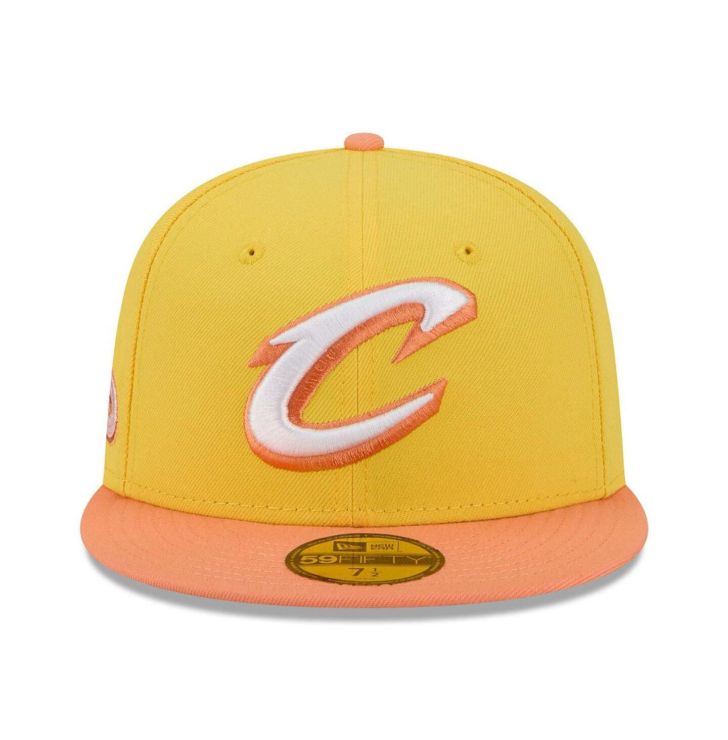 Мужская кепка New Era Gold Cleveland Cavaliers 2025/26 City Edition Alternate 59FIFTY Fitted Hat — фото 2