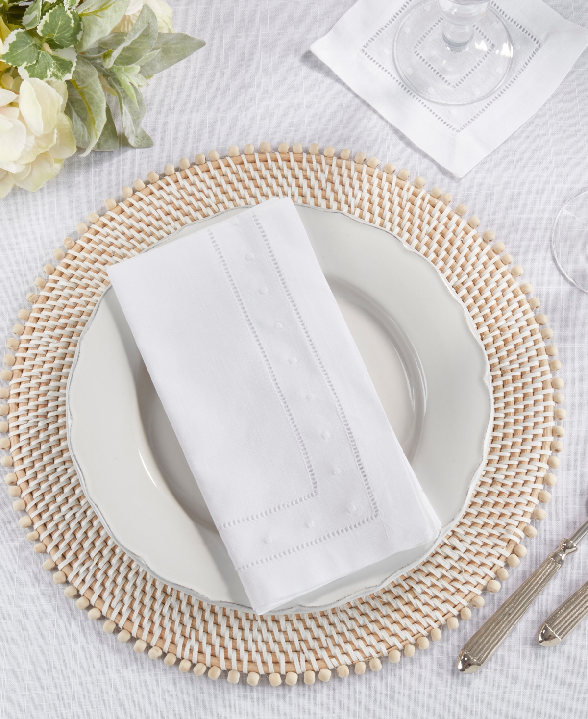 Saro Lifestyle Swiss Dot Collection Embroidered and Hemstitch Napkins