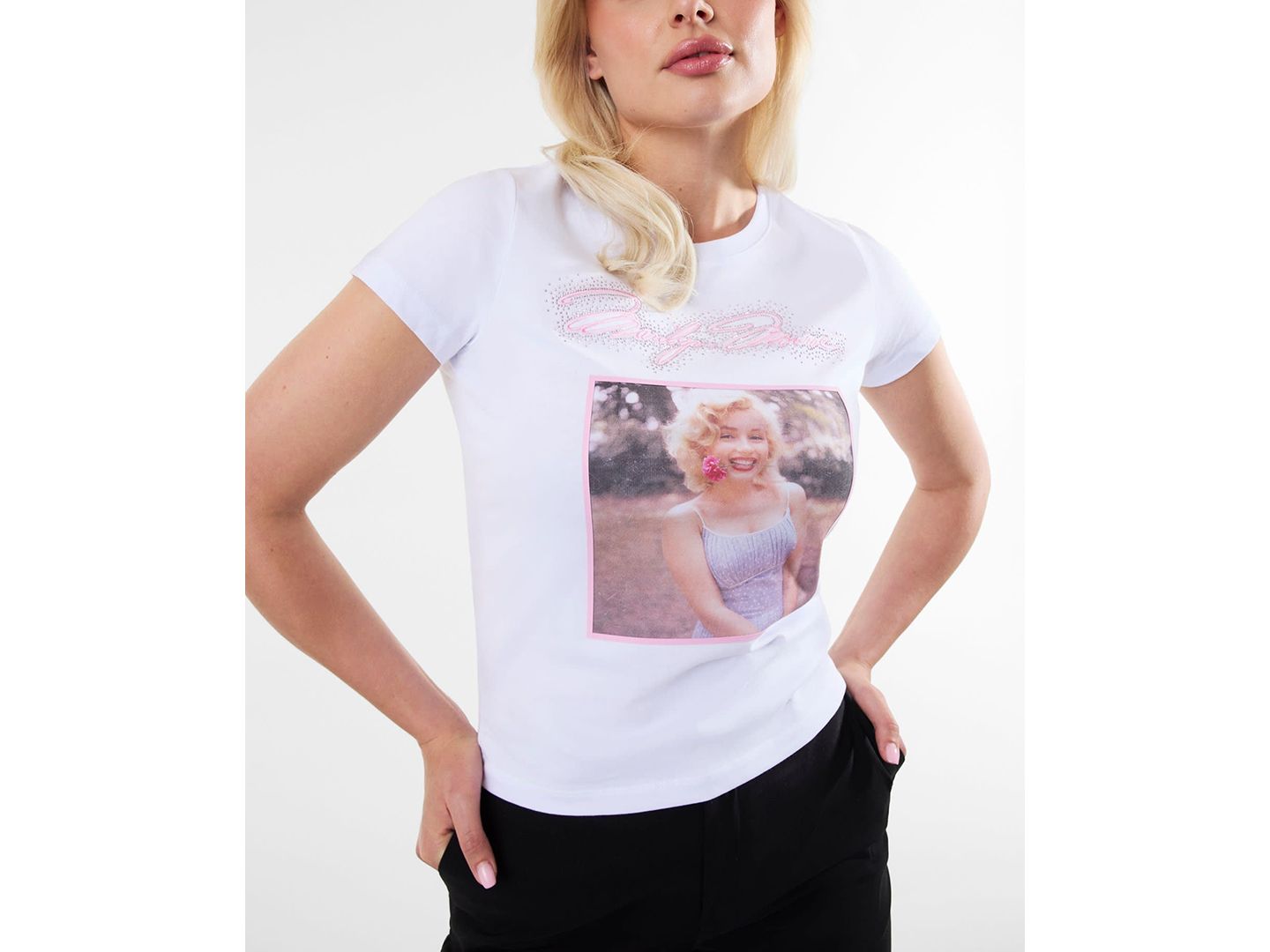 Женская футболка GUESS Marilyn Short-Sleeve Crewneck Picture Script, цвет: Чистый белый — фото 3