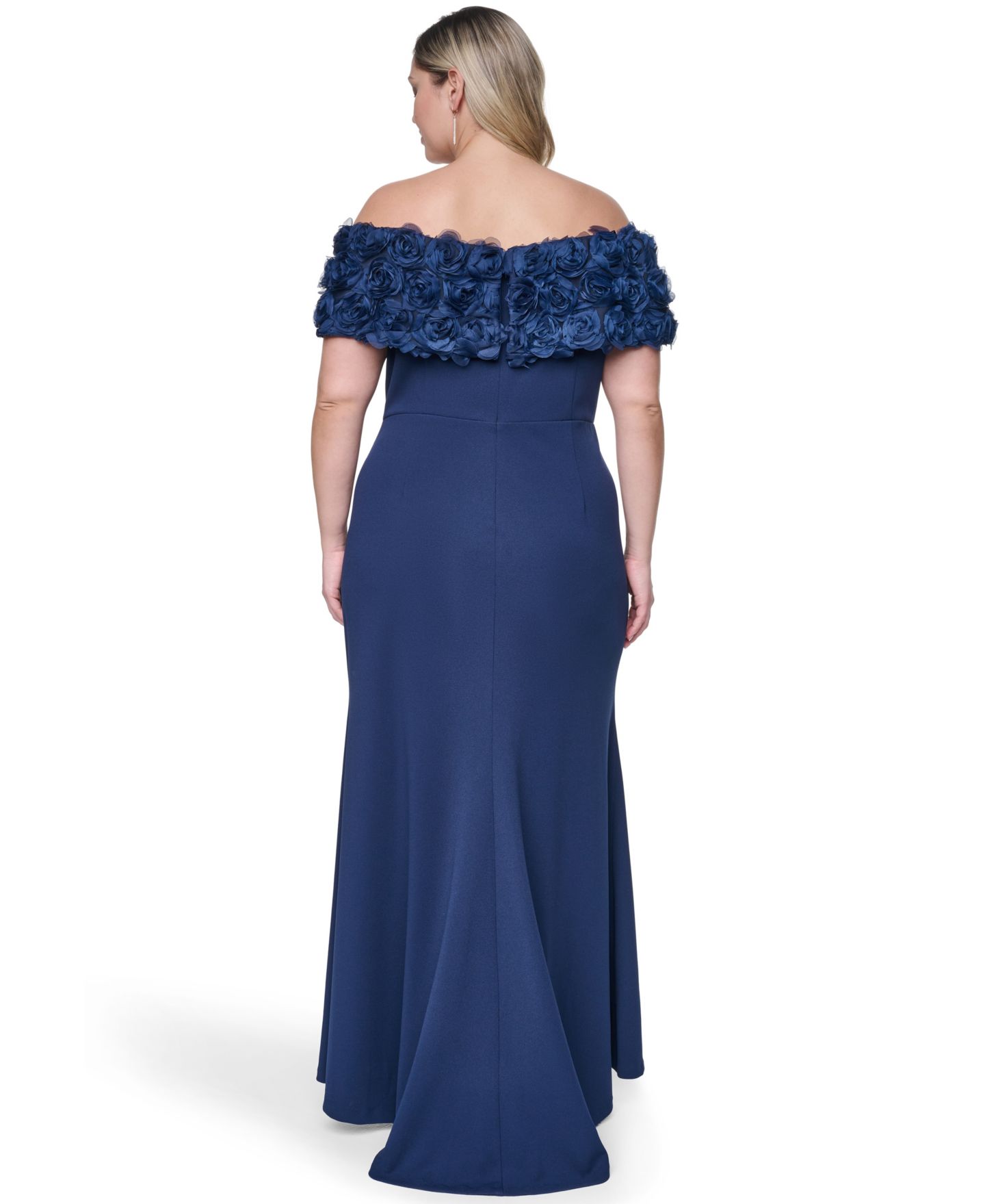 Женское платье Eliza J Plus Size Rosette-Trim Off-The-Shoulder Evening Gown, цвет: Тёмно-синий — фото 4