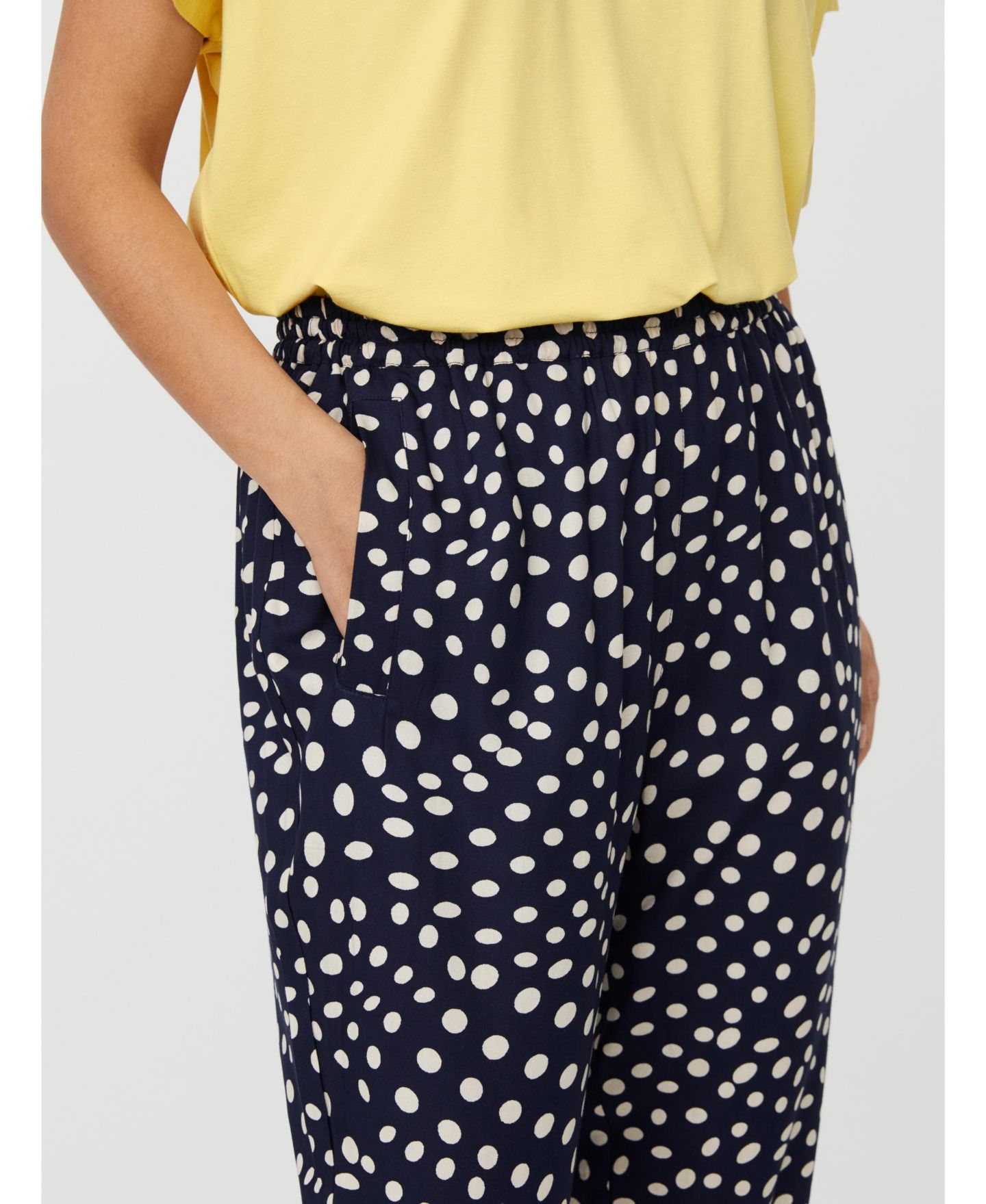 Женские брюки Masai Copenhagen MaPless Polka Dot Tapered, цвет: Тёмно-синий — фото 4