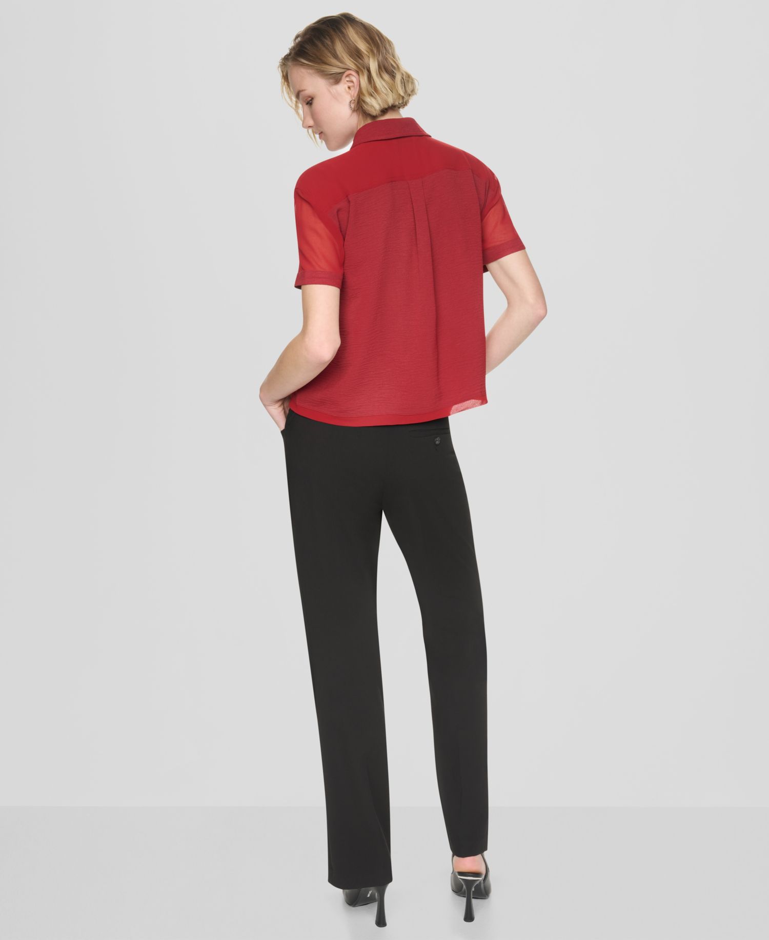 Women's Short-Sleeve Buttoned Collared Camp Shirt