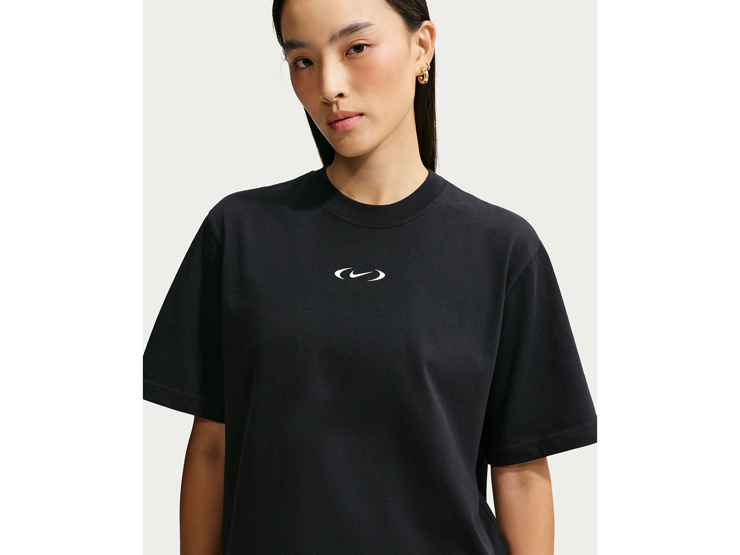 Женская футболка Nike Sportswear Classic Short-Sleeve Loose, цвет: Чёрный — фото 2