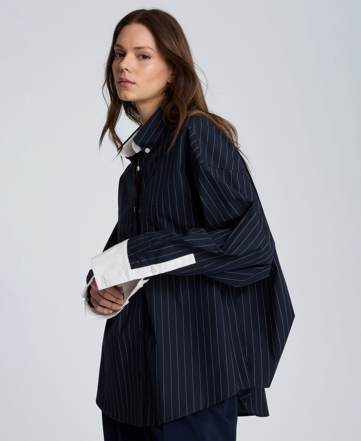 Женская рубашка Kenneth Cole Long-Sleeve Striped Button-Front, цвет: Тёмно-синий / Белый — фото 3