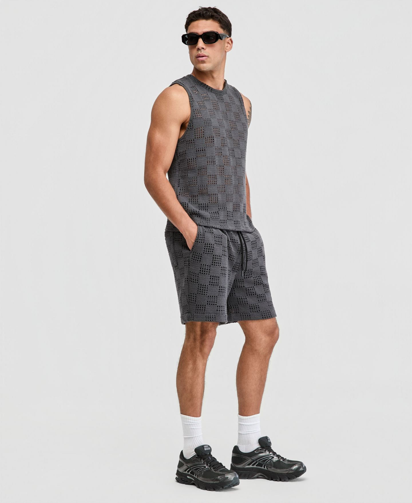 Мужские шорты Mode of One Grid Mesh Shorts, Macy's Exclusive, цвет: Серый — фото 2