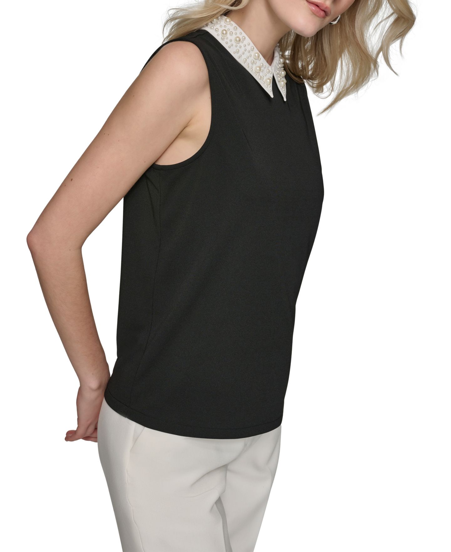 Женская блузка KARL LAGERFELD PARIS Petite Embellished Collar Sleeveless Blouse, цвет: Чёрный / Мягкий белый — фото 3