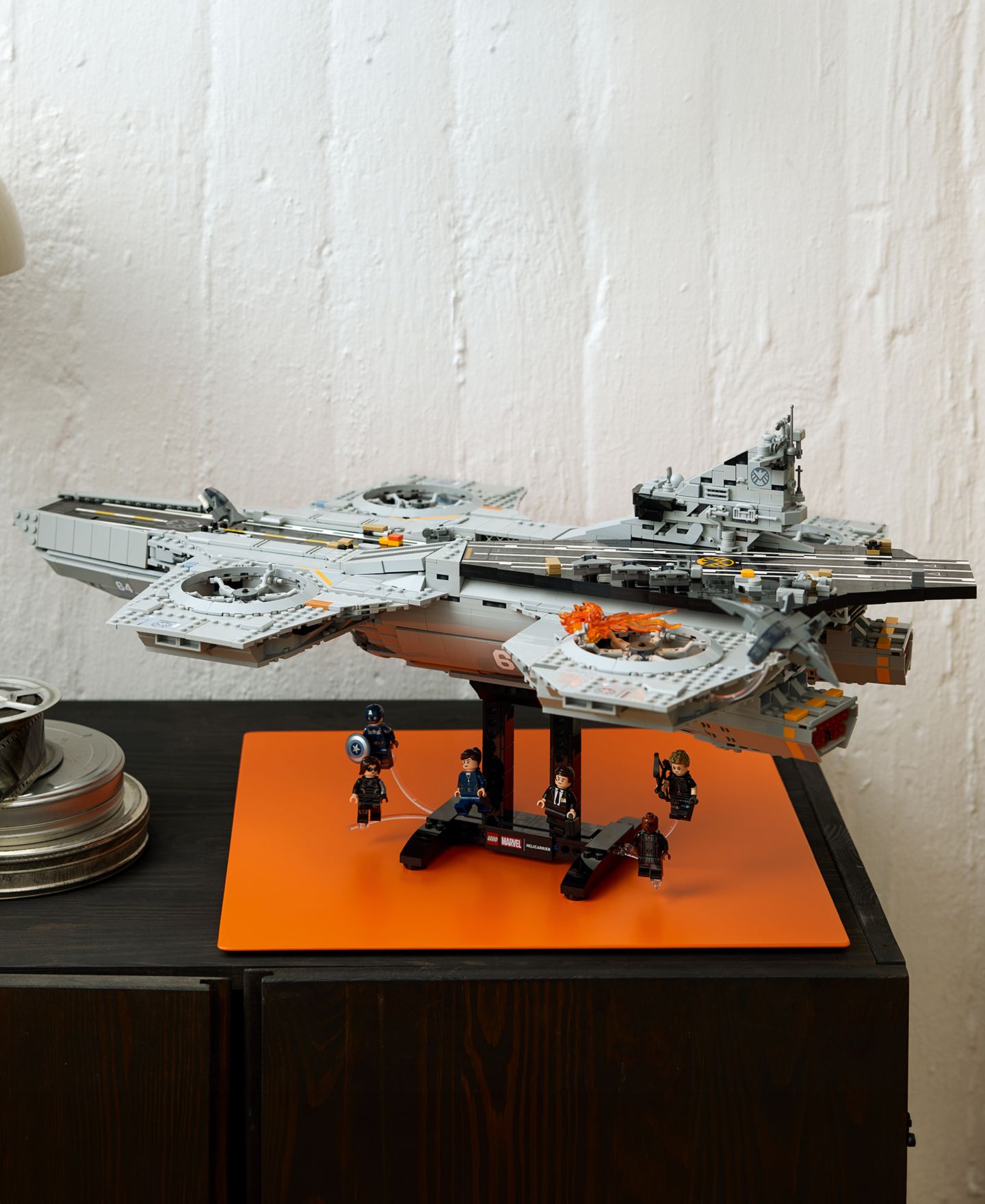 Детский конструктор LEGO® Marvel S.H.I.E.L.D. Helicarrier 76354 3,057-Piece Building Set, Ages 18+ — фото 7