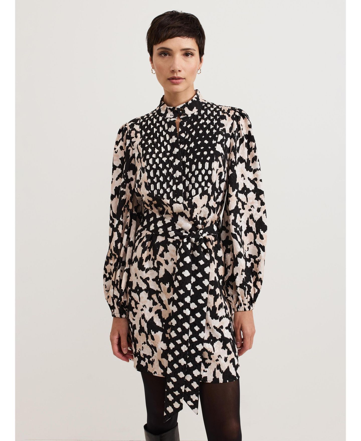 Женское платье Phase Eight Dolly Mandarin Collar Mini Shirt Dress, цвет: Чёрный / Слоновая кость — фото 1