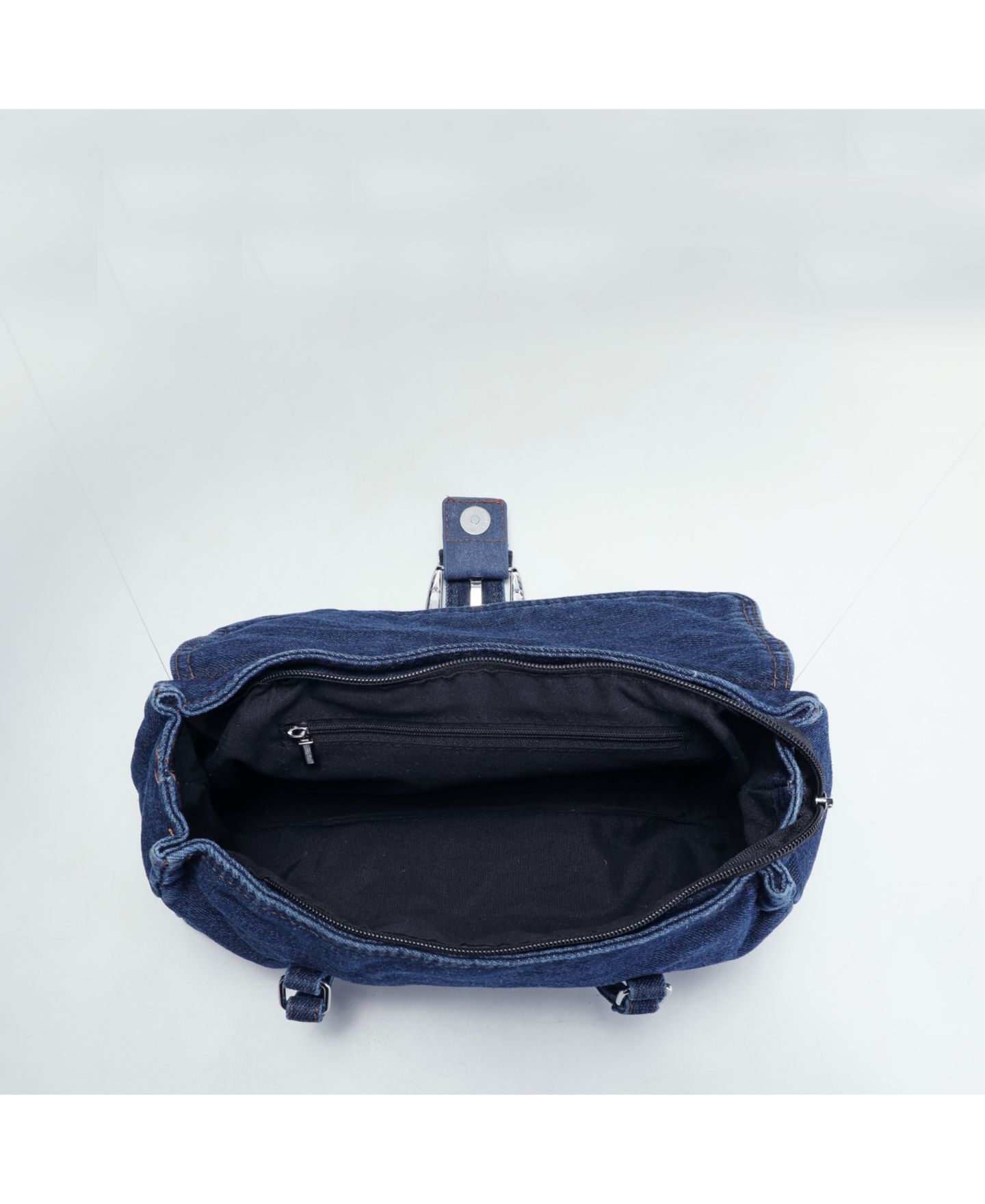 Женская сумка SUSU Denva Denim Baguette Shoulder for Women East West Handbag Buckle Detail Casual Chic Everyday Purse, цвет: Тёмная варка джинсовый / Индиго синий — фото 5