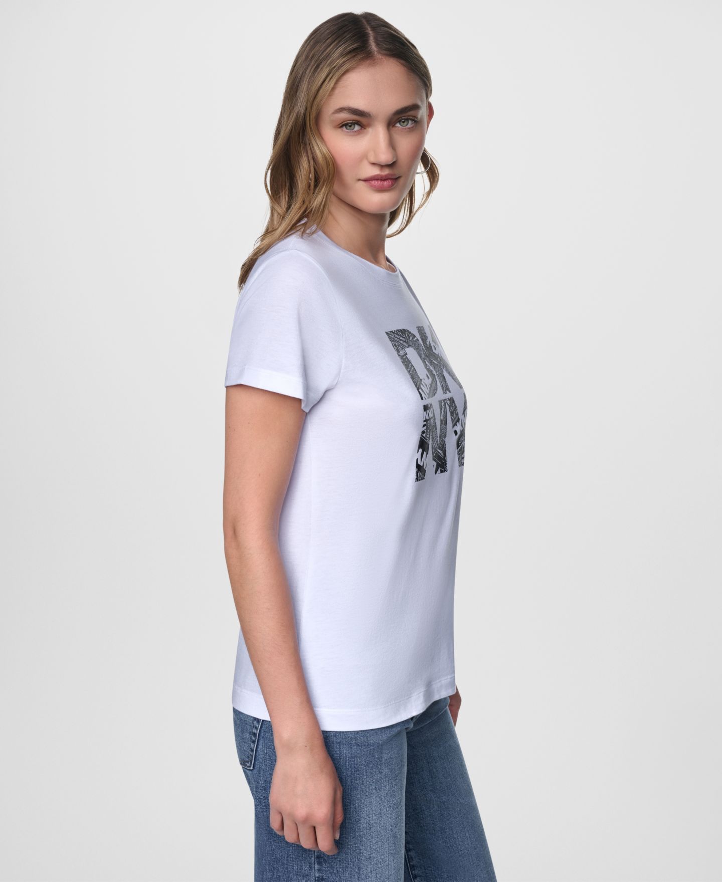 Женская футболка DKNY Jeans Short-Sleeve Newsprint DKNY Stacked Logo Crewneck, цвет: Белый / Чёрный — фото 4