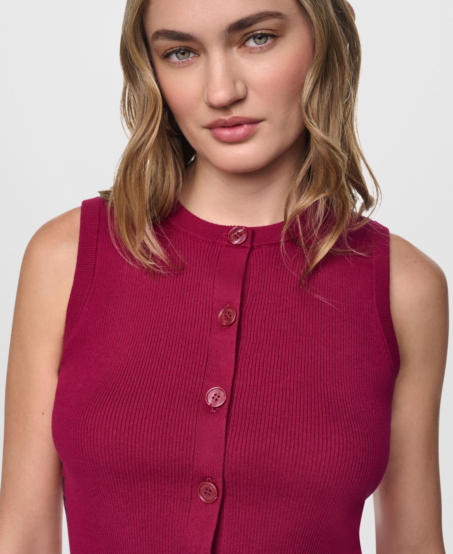 Women's Sleeveless Crewneck Sweater