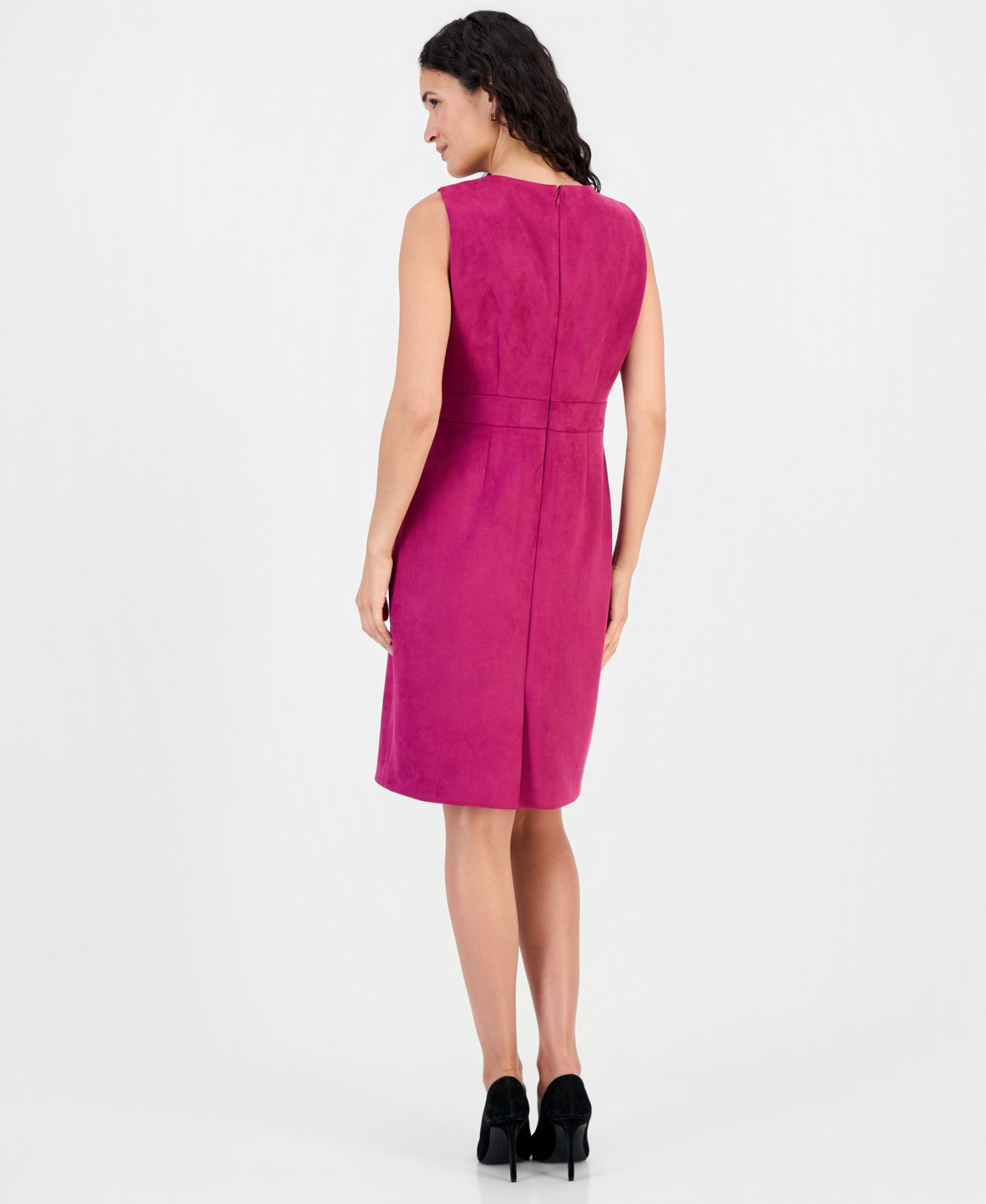 Женское платье Kasper Crewneck Faux Suede Sleeveless Sheath, цвет: Cerise — фото 5