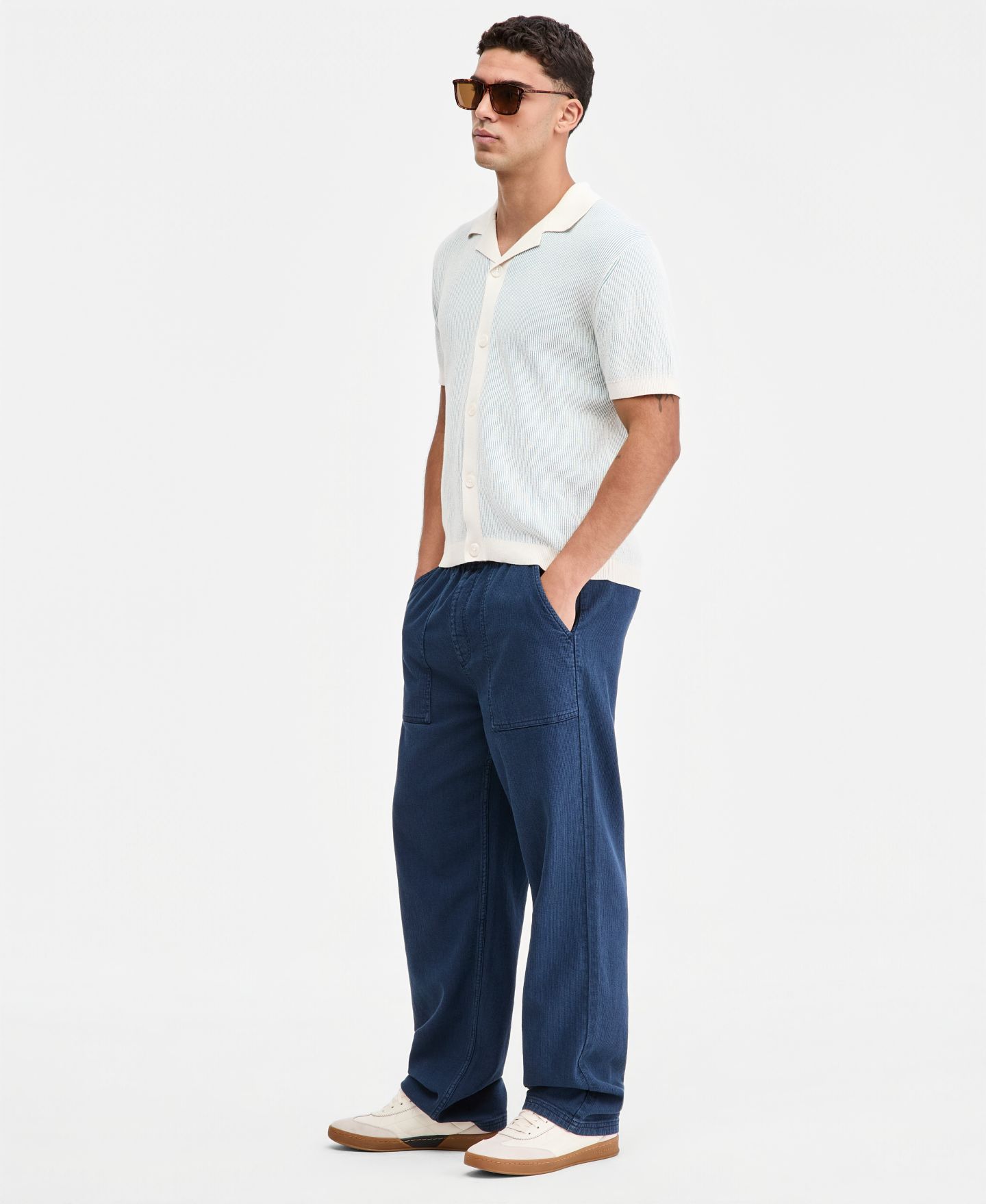 Мужские джинсы Sun + Stone Indigo Loose-Fit, цвет: Варёный — фото 2
