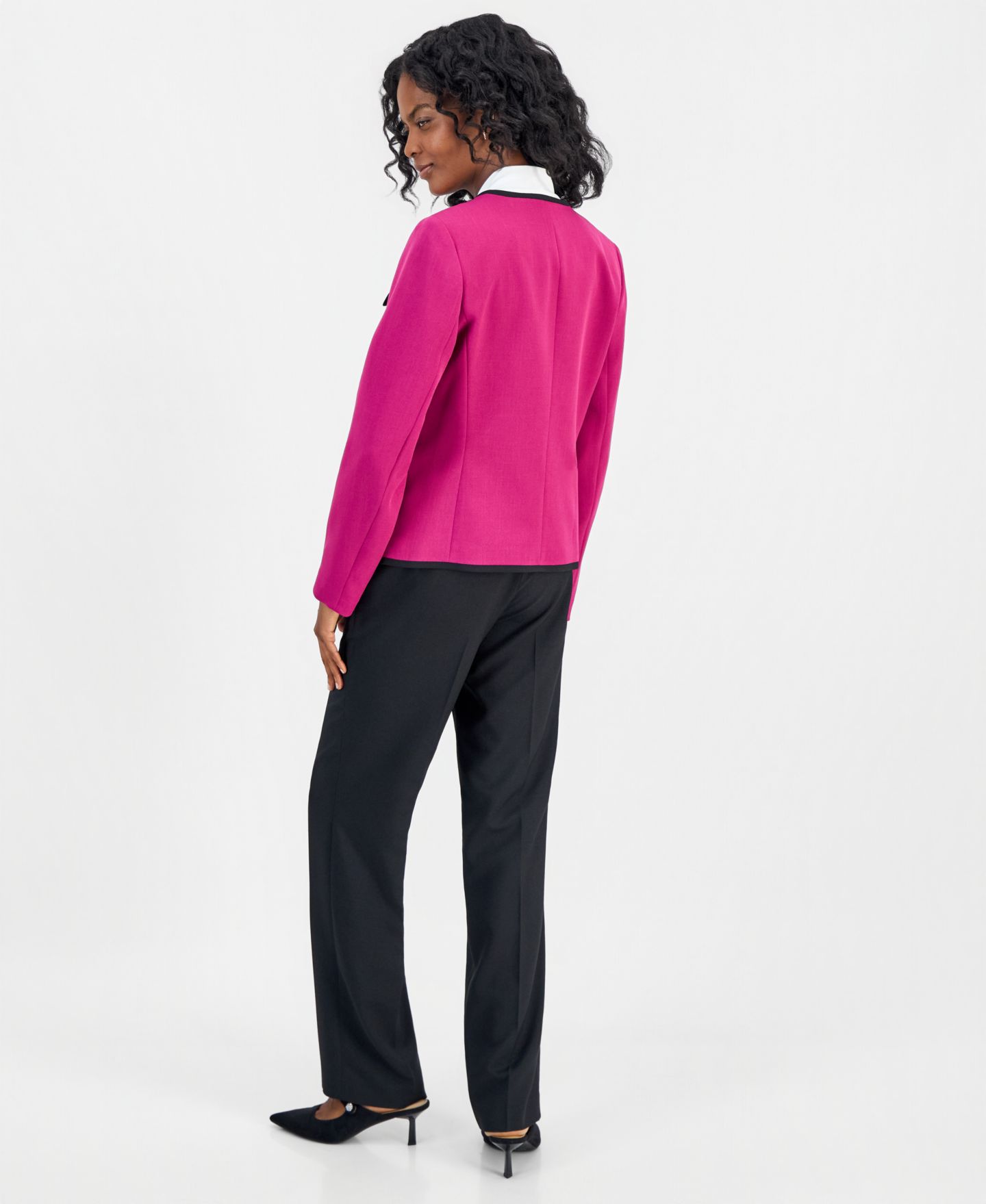Женские комплекты Kasper Collarless Contrast-Piping Jacket, Embellished-Neck-Tie Top & Ava Straight-Leg Pants, цвет: Чёрный — фото 3
