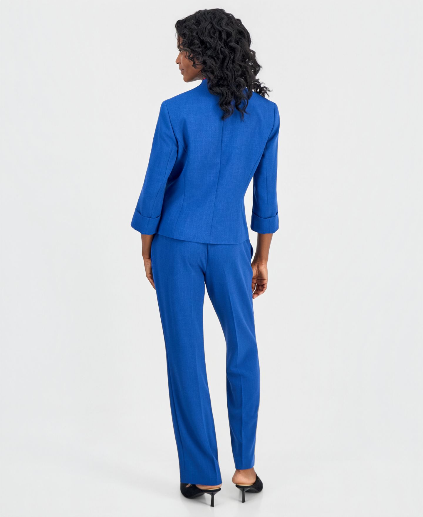 Женские комплекты Kasper Collarless Zip-Pocket Cuffed-Sleeve Jacket, Printed V-Neck Short-Sleeve Top & Ava Straight Leg Pants, цвет: Чёрный разноцветный — фото 3