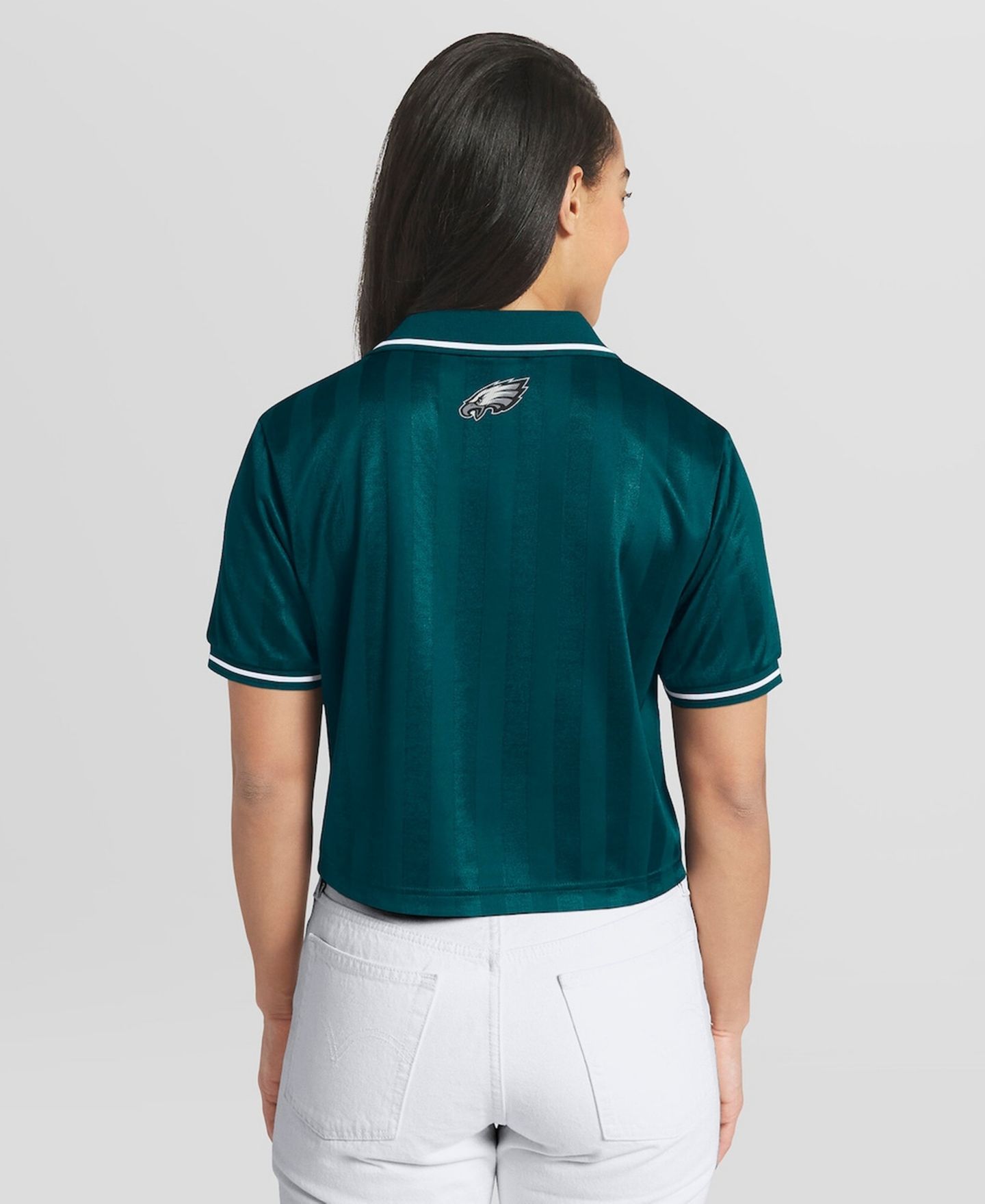 Женское поло WEAR by Erin Andrews Midnight Green Philadelphia Eagles Cropped Jersey Polo — фото 4
