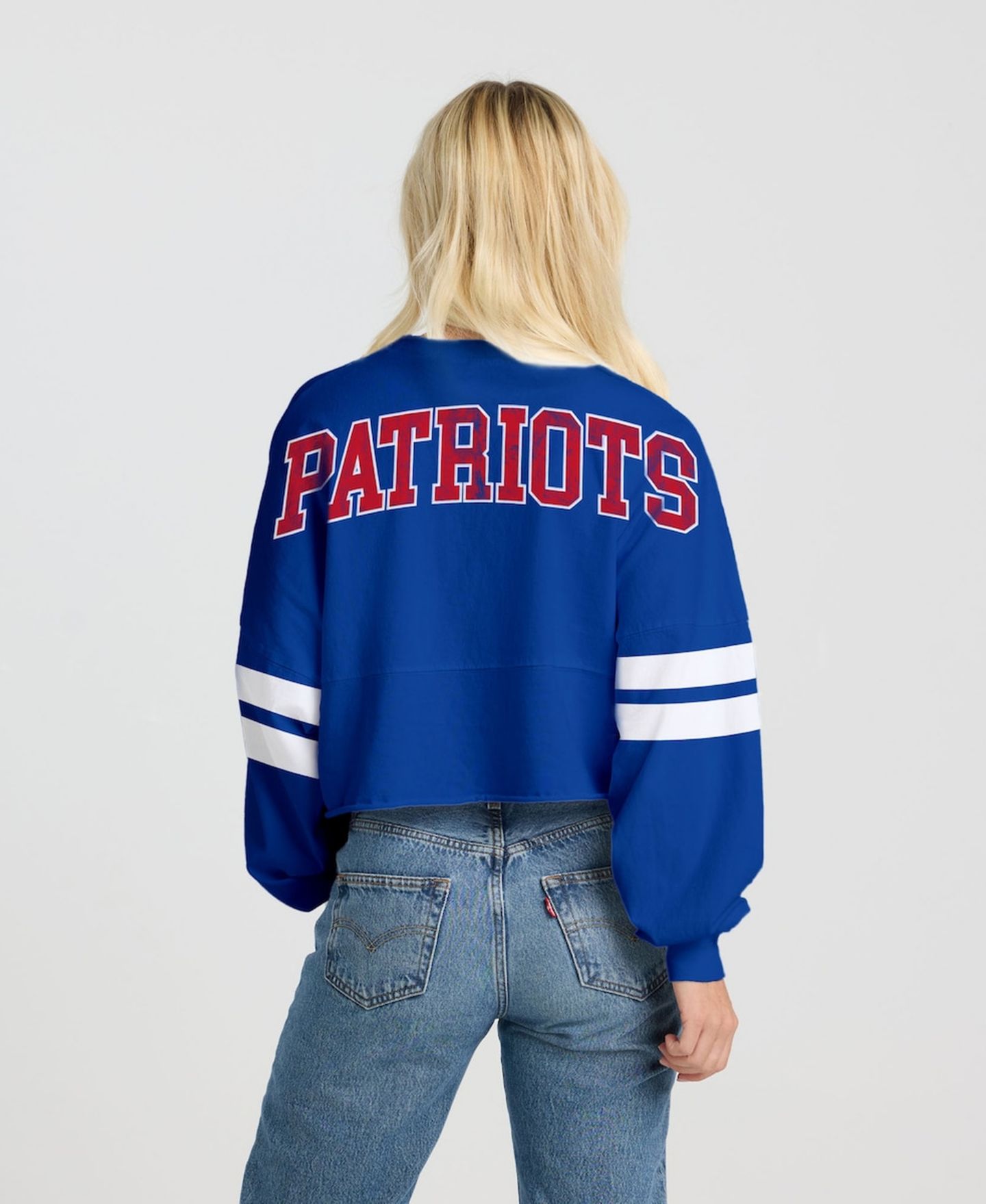 Женская футболка Spirit Jersey Royal New England Patriots Oversized Cropped Stripe Long Sleeve — фото 2