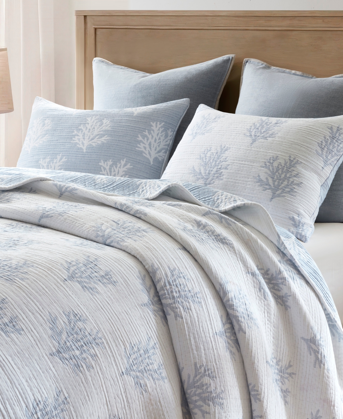 Harbor House Mia Coral Jacquard Reversible Lightweight 3-Piece Quilt Set, King/California King