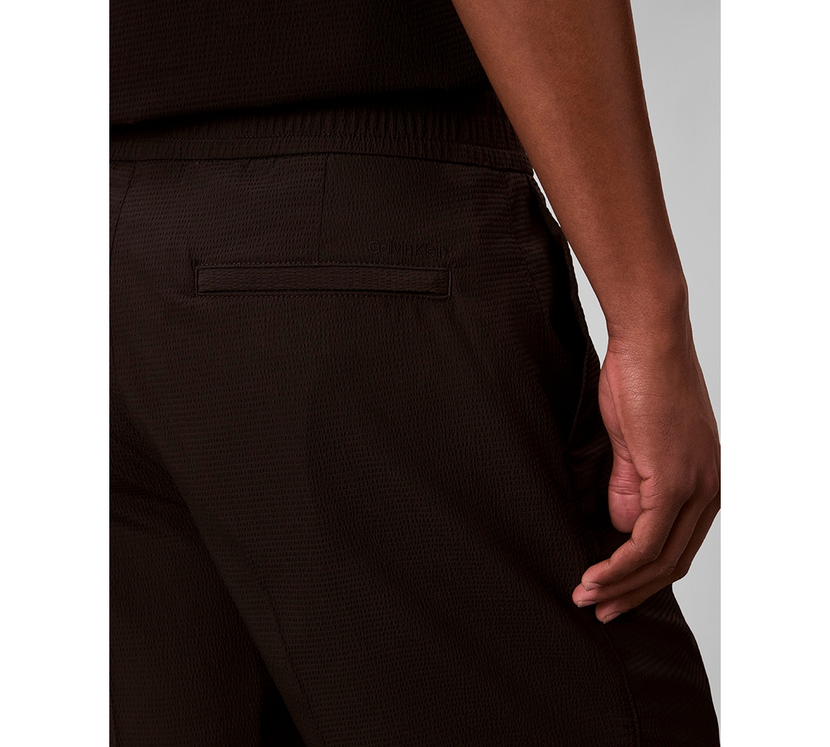Calvin Klein Men's Straight Seersucker Elastic 7" Shorts
