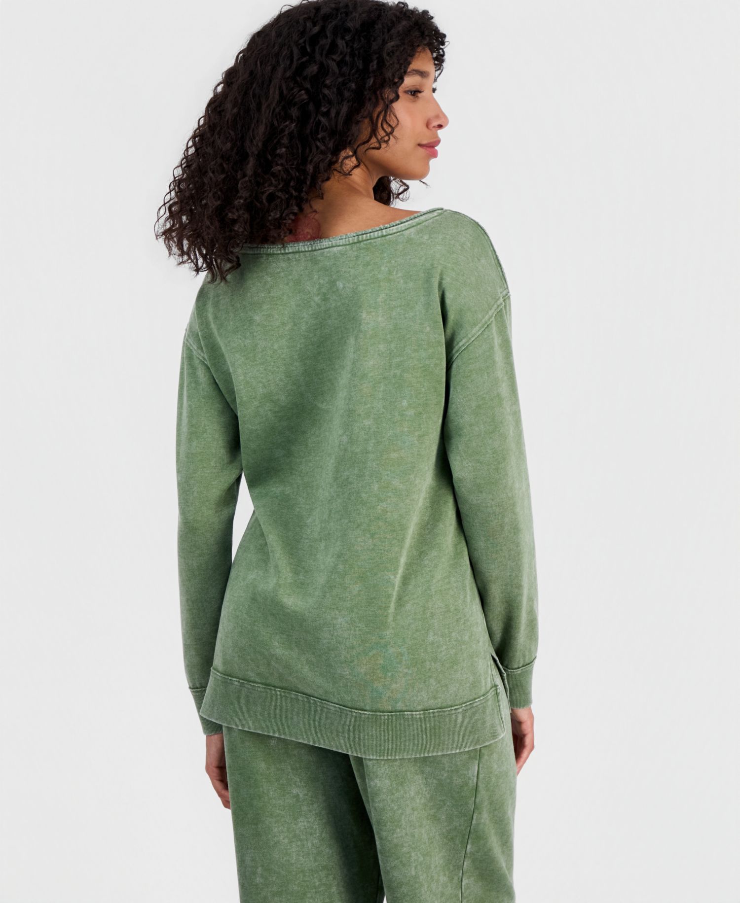 Juniors' Sweet Flowers Boat-Neck Fleece Sweatshirt