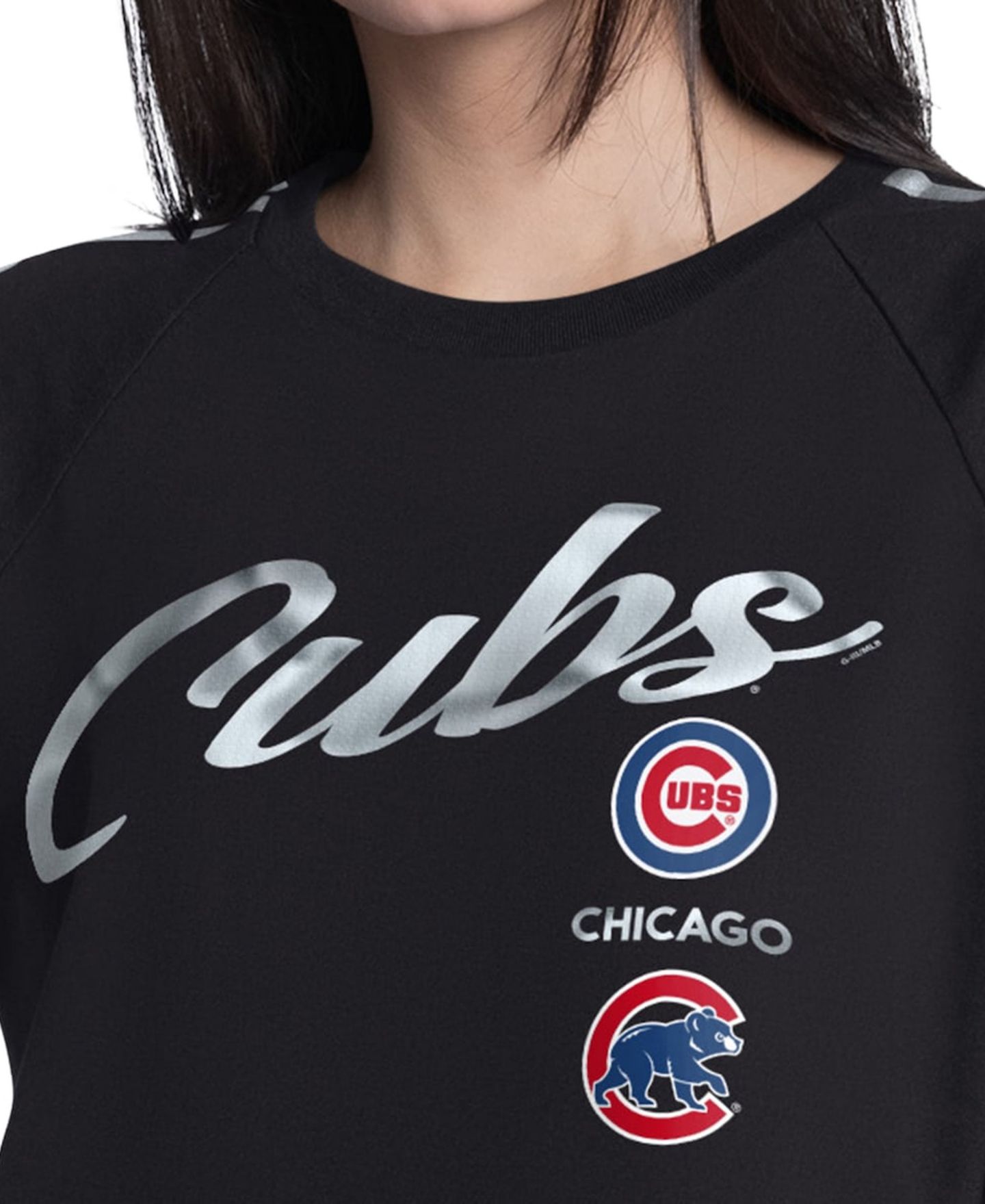 Женская футболка G-III 4Her by Carl Banks Black Chicago Cubs Classic Play Cropped Raglan — фото 5